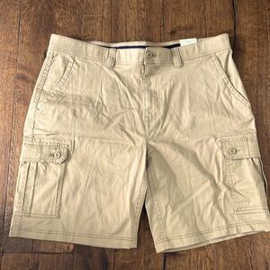 NWT Khaki cargo shorts